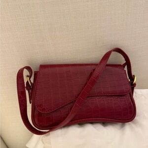 Elegant Red Crocodile-Embossed Shoulder Bag